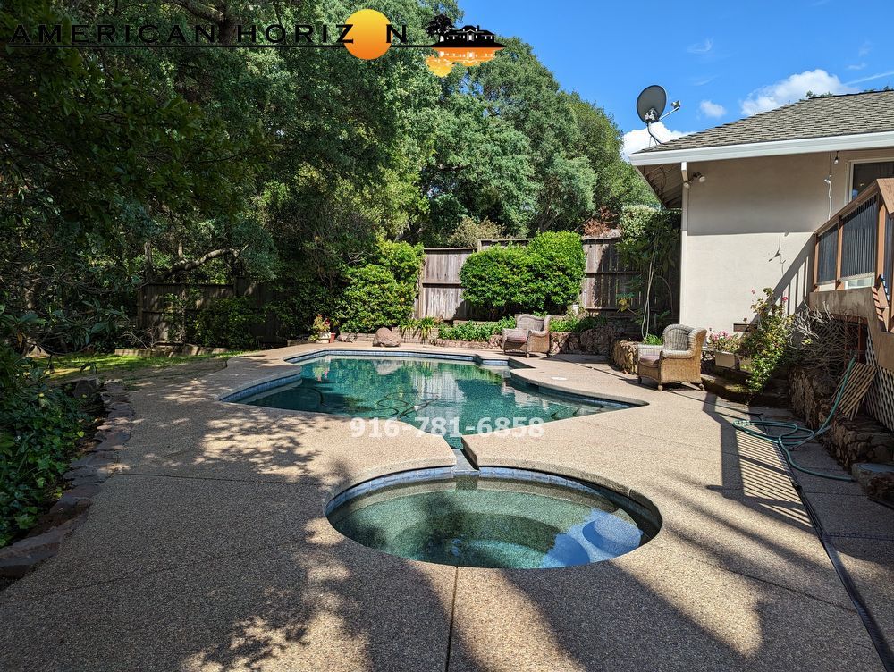 5 Bedroom with POOL property image