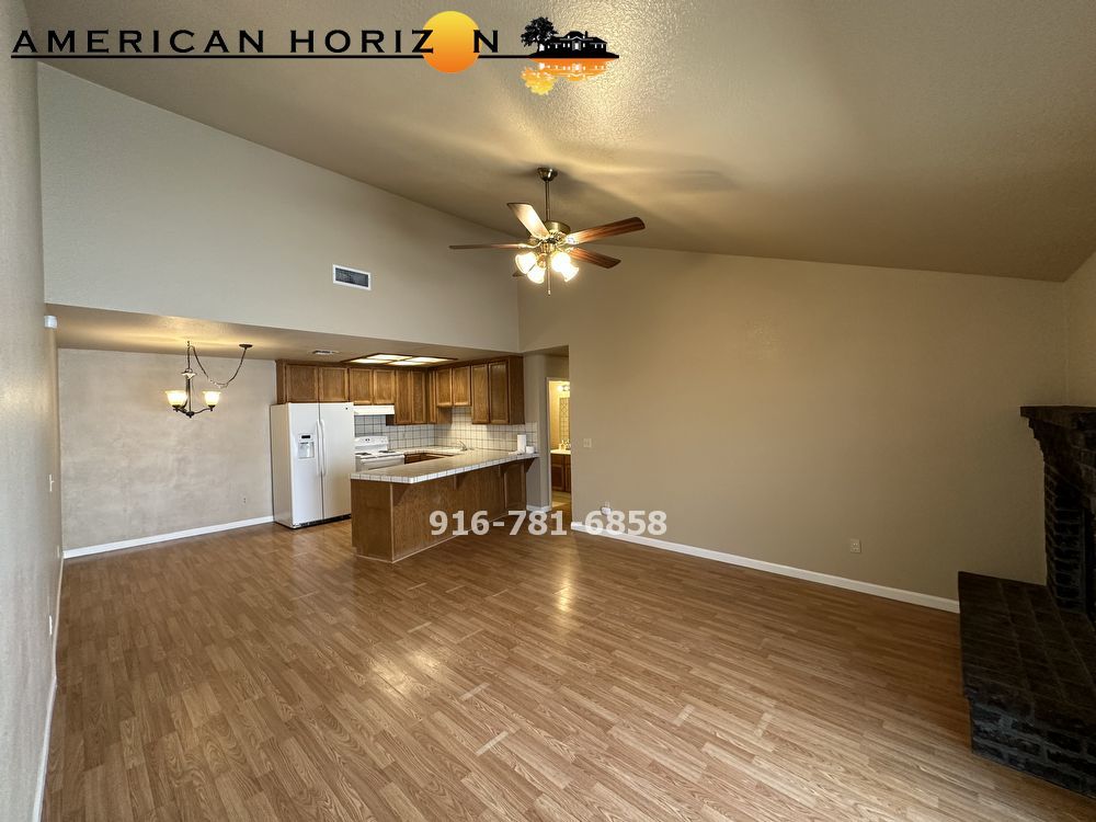 2 Bed 2 Bath w/2 car garage in a Court in Roseville property image