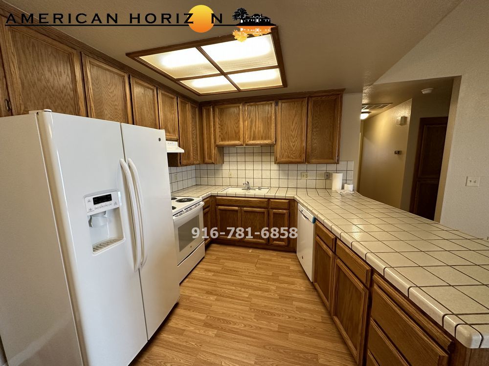 2 Bed 2 Bath w/2 car garage in a Court in Roseville property image