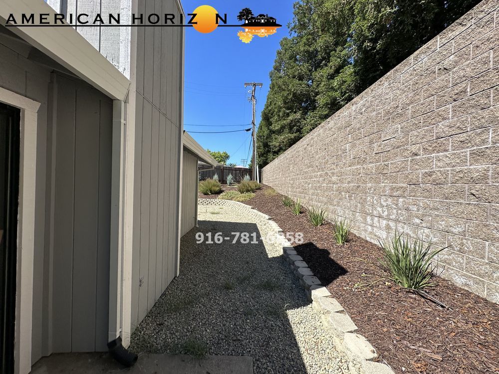 2 Bed 2 Bath w/2 car garage in a Court in Roseville property image