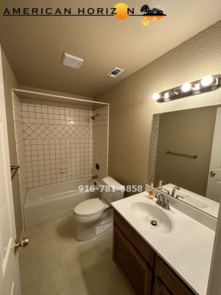 2 Bed 2 Bath w/2 car garage in a Court in Roseville property image