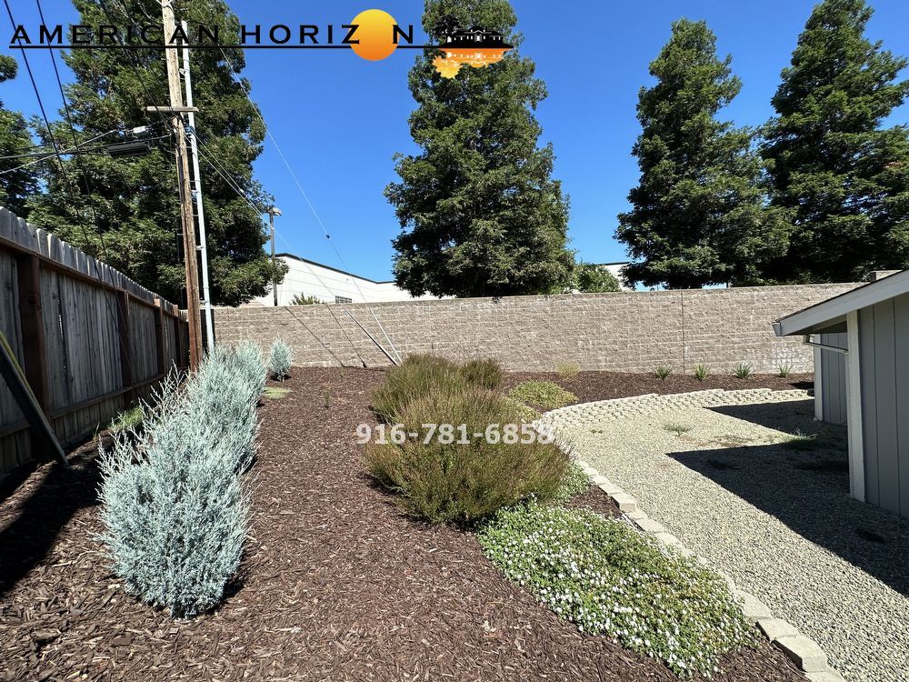 2 Bed 2 Bath w/2 car garage in a Court in Roseville property image