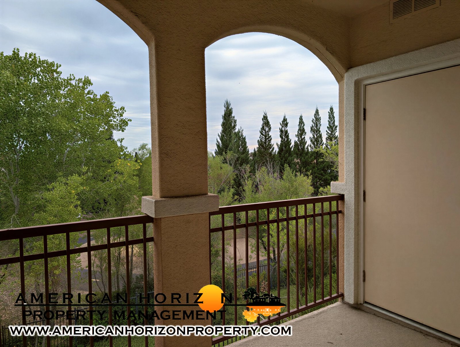 2 Bedroom Condo in Gated Community property image