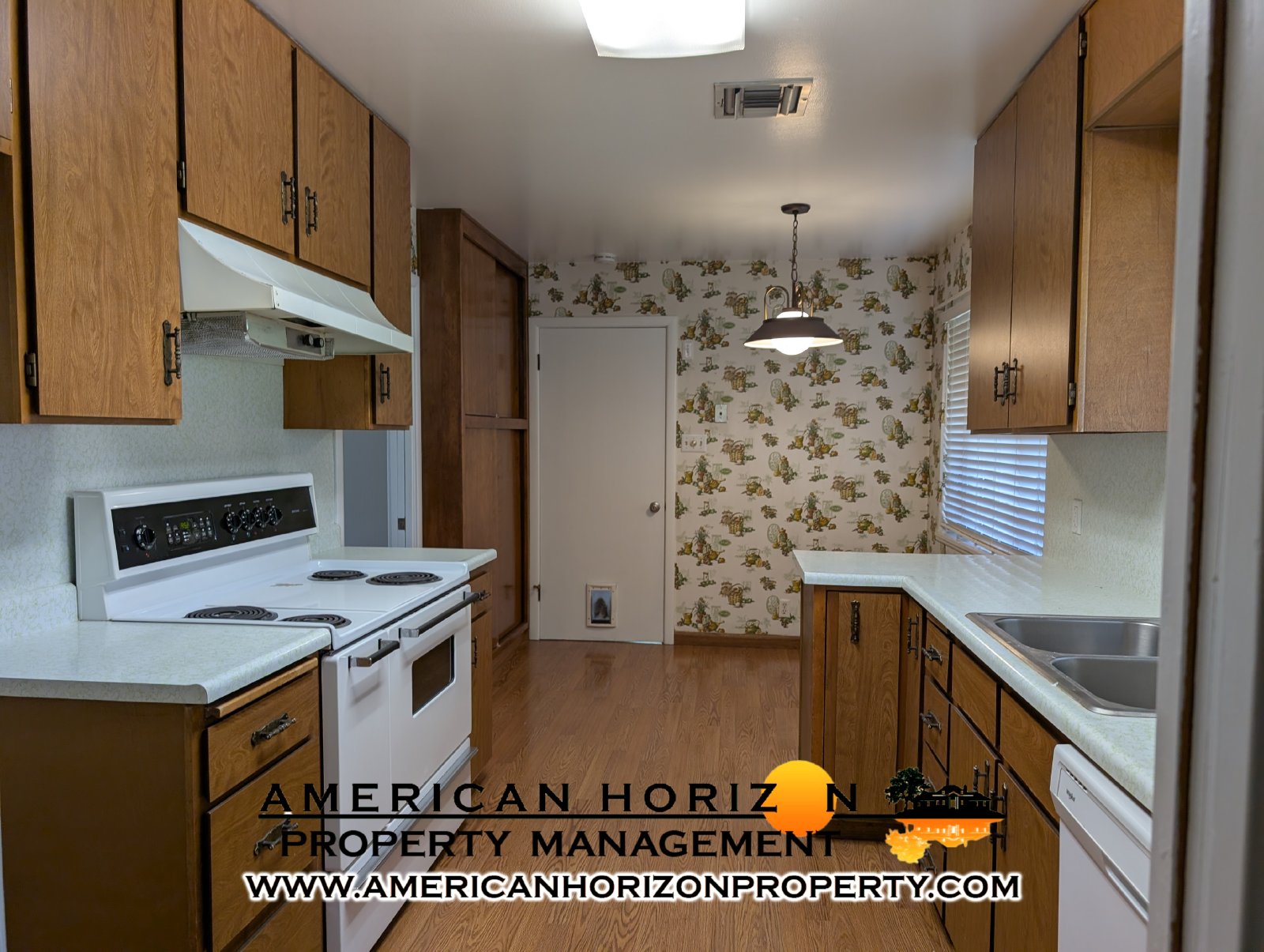 Charming 2 Bedroom on Large Lot property image
