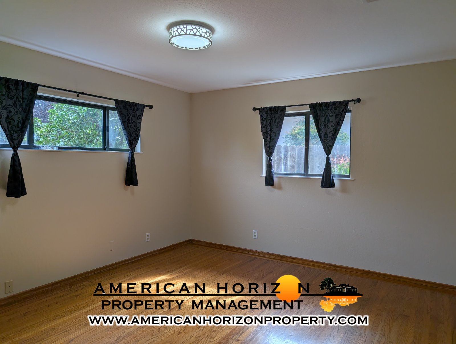 Charming 2 Bedroom on Large Lot property image