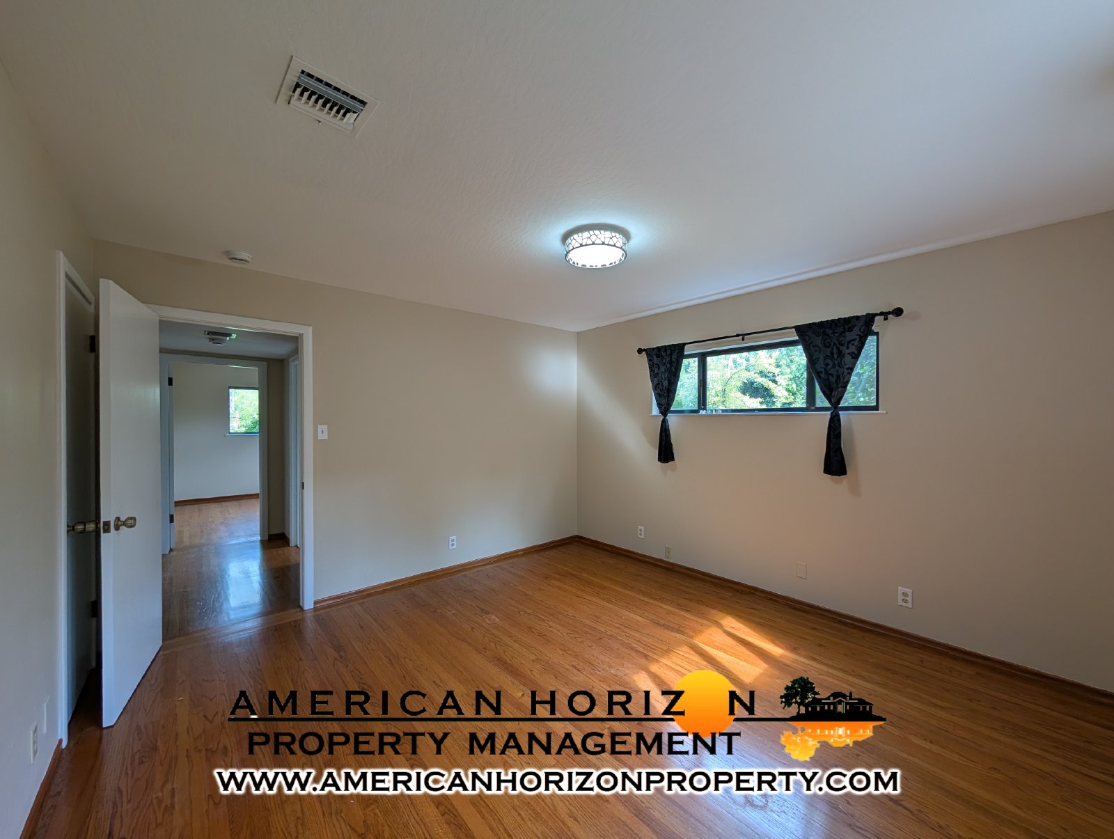 Charming 2 Bedroom on Large Lot property image