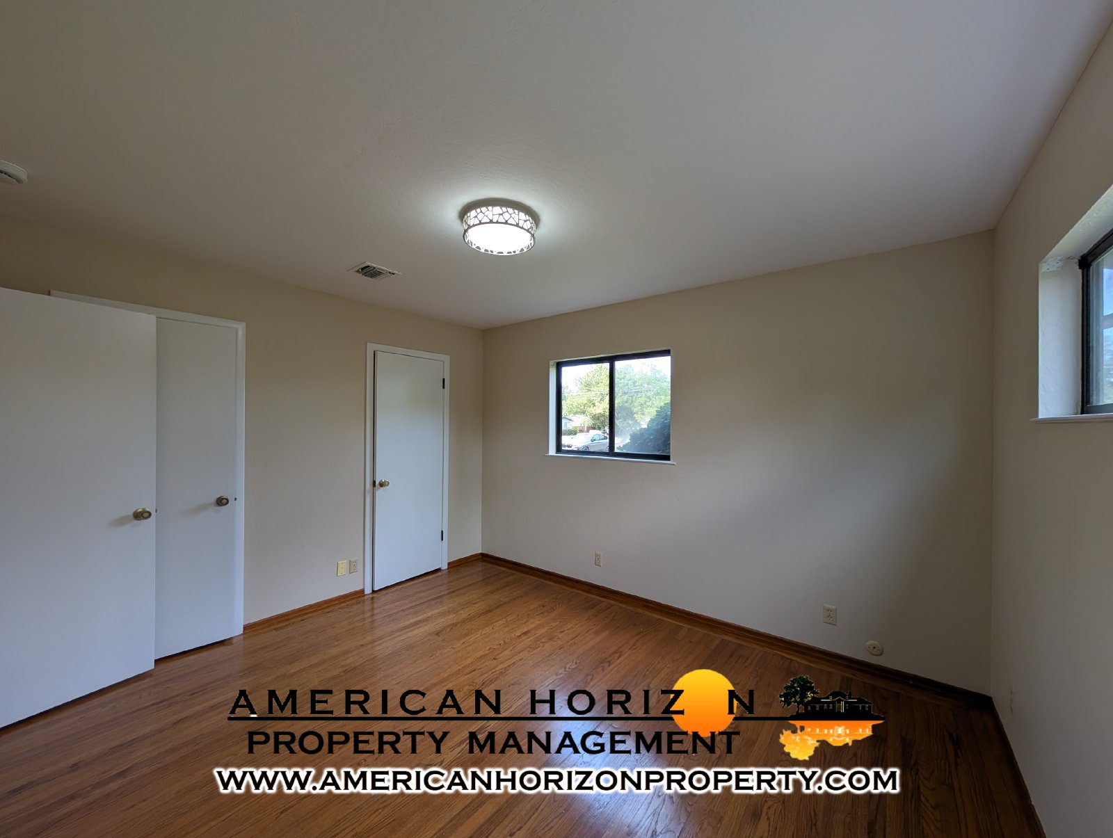 Charming 2 Bedroom on Large Lot property image