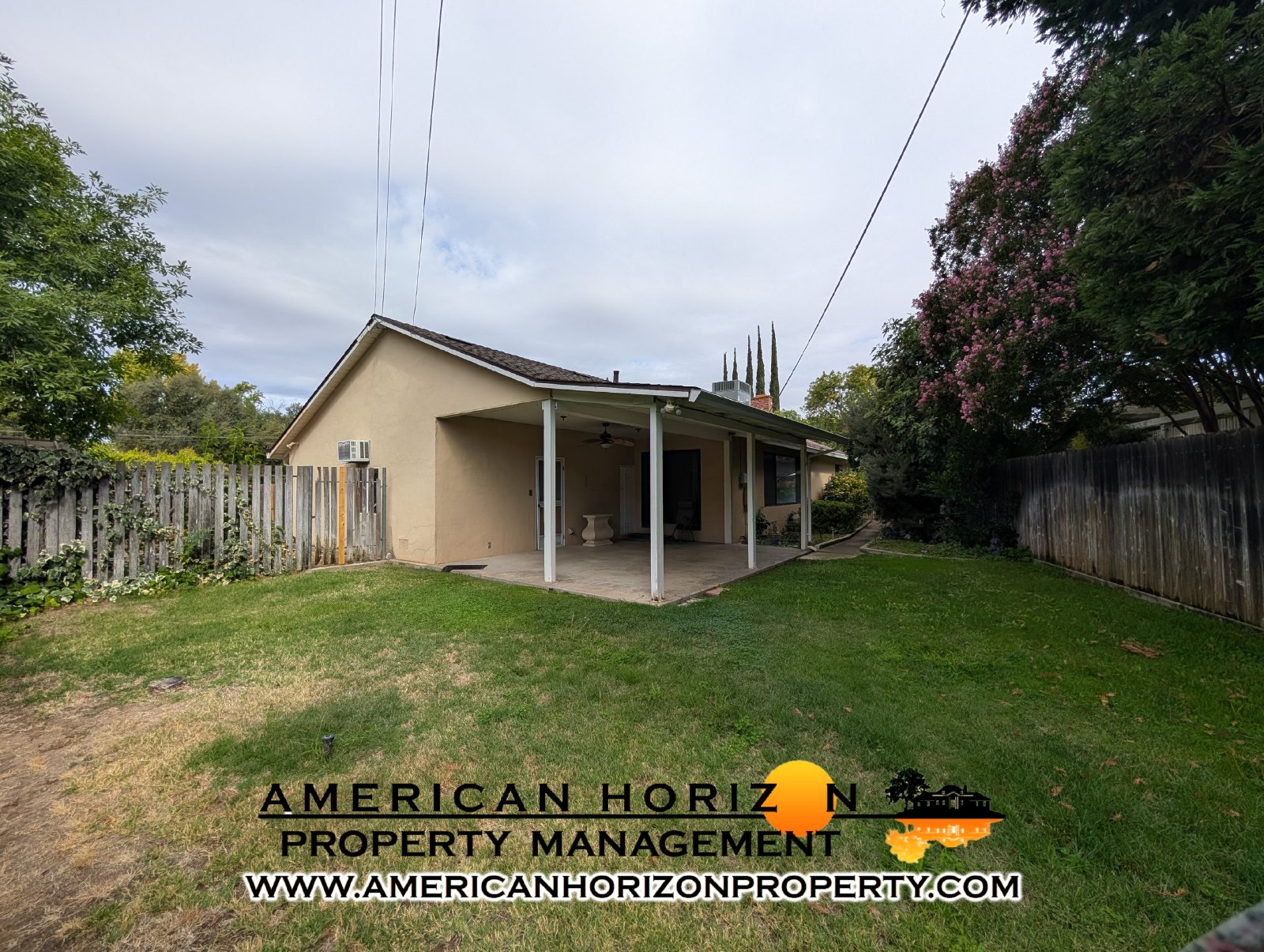 Charming 2 Bedroom on Large Lot property image