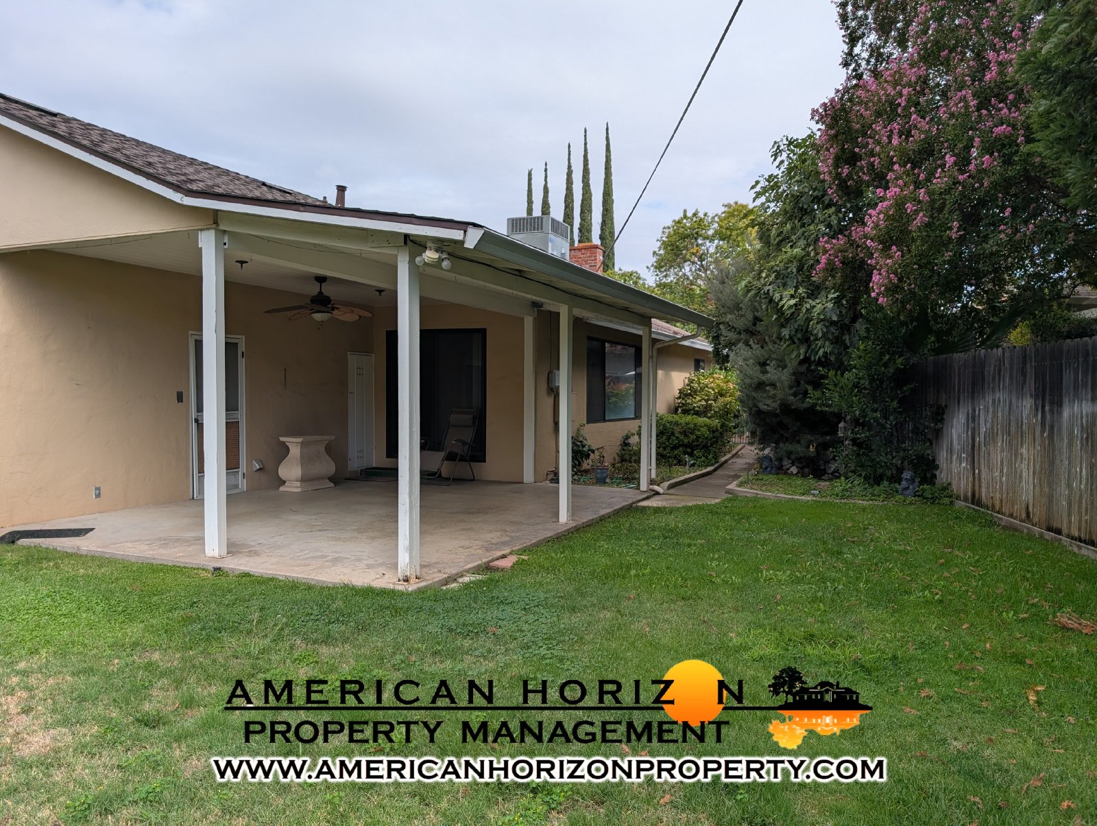 Charming 2 Bedroom on Large Lot property image