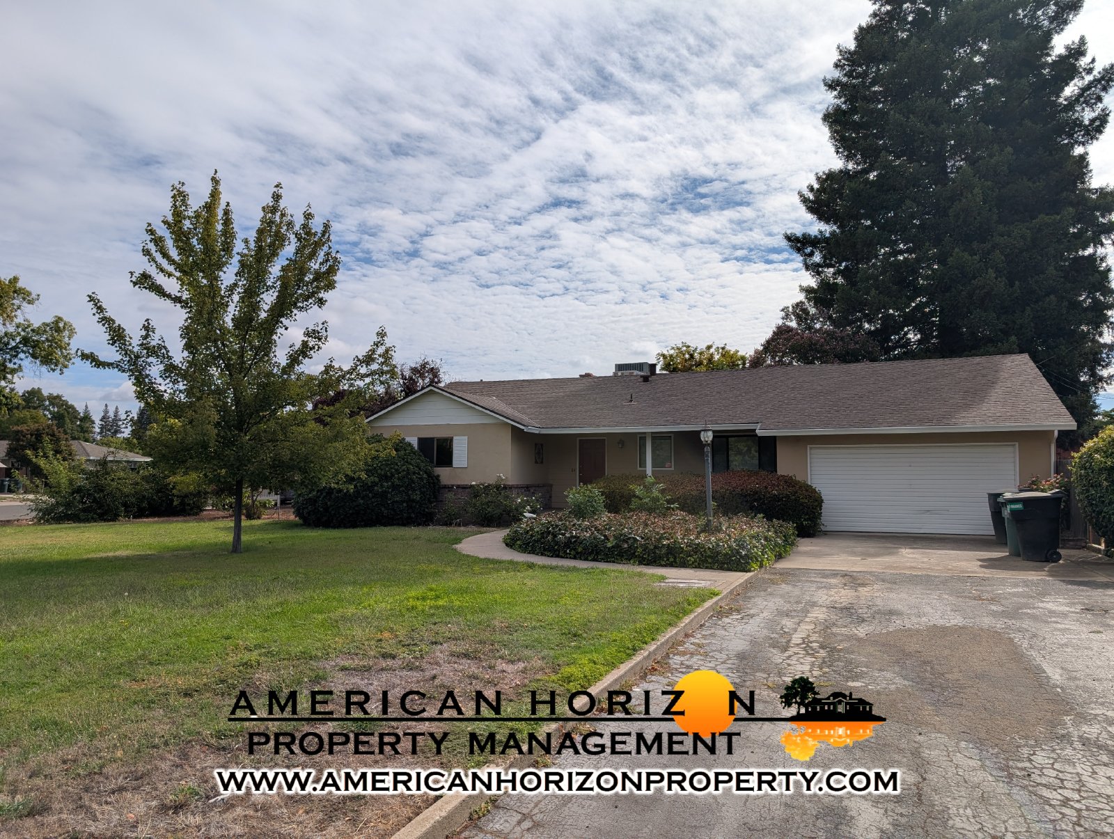 Charming 2 Bedroom on Large Lot property image