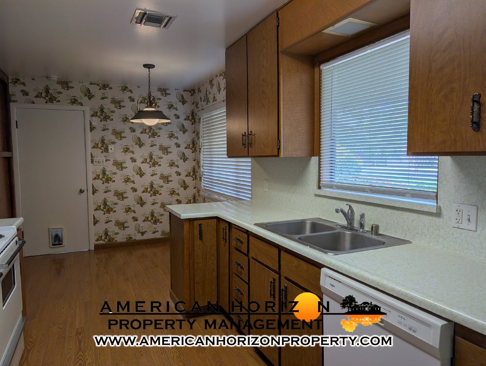 Charming 2 Bedroom on Large Lot property image